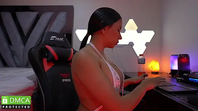 Snapshot of Dubois_Amy chatting on December 4, 2024, 11:41 pm Dubois Amy online show from December 4, 2024, 11:41 pm