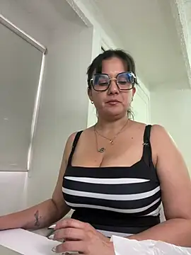 Snapshot of SWEETLILY18 chatting on March 4, 2025, 9:32 pm SWEETLILY18 online show from March 4, 2025, 9:32 pm