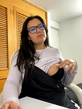 Snapshot of SWEETLILY18 chatting on October 2, 2025, 9:51 pm SWEETLILY18 online show from October 2, 2025, 9:51 pm