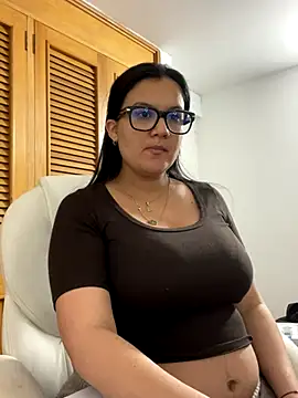 Snapshot of SWEETLILY18 chatting on October 6, 2025, 10:43 pm SWEETLILY18 online show from October 6, 2025, 10:43 pm