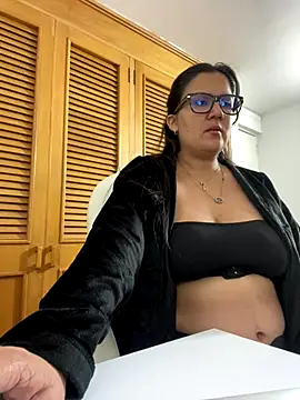 Snapshot of SWEETLILY18 chatting on September 22, 2025, 10:16 pm SWEETLILY18 online show from September 22, 2025, 10:16 pm