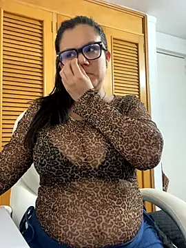 Snapshot of SWEETLILY18 chatting on October 23, 2025, 10:19 pm SWEETLILY18 online show from October 23, 2025, 10:19 pm