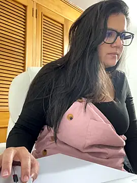 Snapshot of SWEETLILY18 chatting on October 7, 2025, 10:44 pm SWEETLILY18 online show from October 7, 2025, 10:44 pm