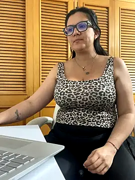 Snapshot of SWEETLILY18 chatting on September 19, 2025, 10:03 pm SWEETLILY18 online show from September 19, 2025, 10:03 pm