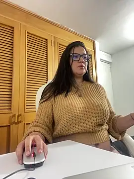 Snapshot of SWEETLILY18 chatting on October 3, 2025, 10:22 pm SWEETLILY18 online show from October 3, 2025, 10:22 pm