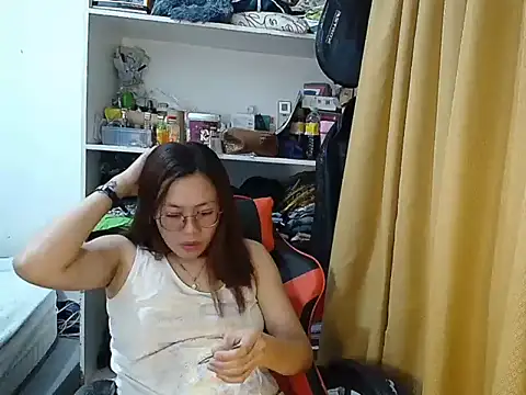 crizzybel online show from April 19, 2026, 4:19 pm