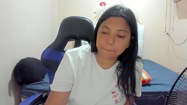 Leylafourniert online show from March 21, 2025, 8:50 pm