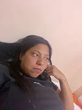 Leylafourniert online show from February 25, 2025, 6:33 pm