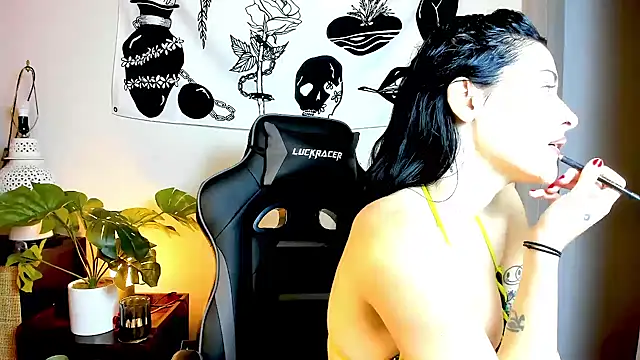 MelroseStrip online show from November 8, 2025, 12:58 am