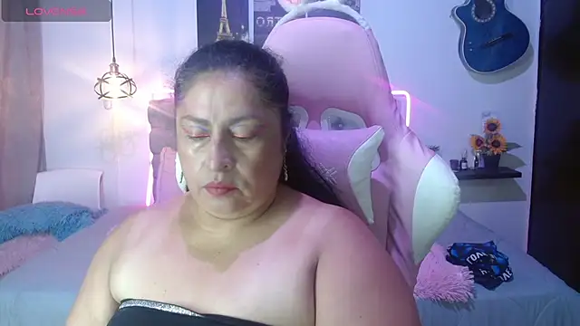 Keyla01  online show from April 15, 2026, 7:58 pm