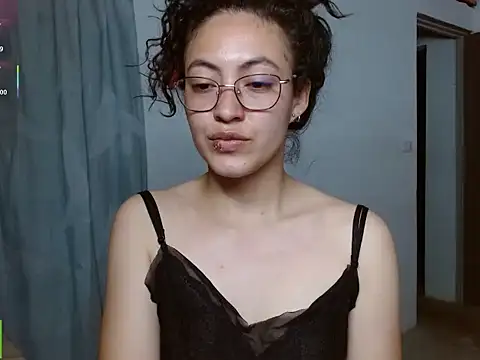 Snapshot of Olivia_Bright chatting on March 2, 2026, 12:33 am Olivia Bright online show from March 2, 2026, 12:33 am