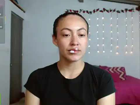 Snapshot of Olivia_Bright chatting on February 24, 2026, 6:42 pm Olivia Bright online show from February 24, 2026, 6:42 pm