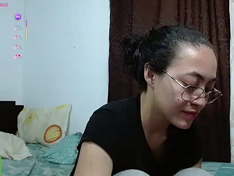 Snapshot of Olivia_Bright chatting on June 4, 2026, 10:14 pm Olivia Bright online show from June 4, 2026, 10:14 pm