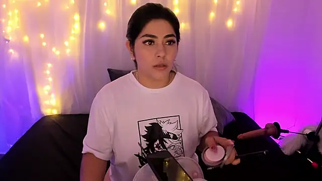 lucy26  online show from September 22, 2025, 2:17 am