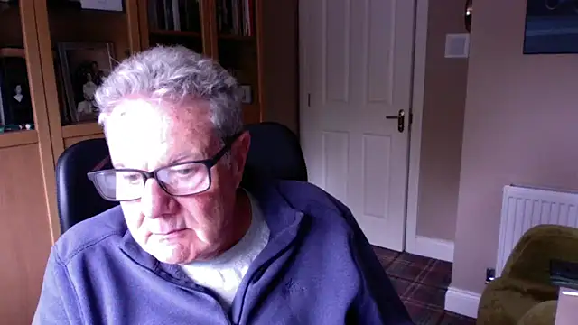 Snapshot of Oldpistolpete chatting on September 20, 2025, 12:32 pm Oldpistolpete online show from September 20, 2025, 12:32 pm