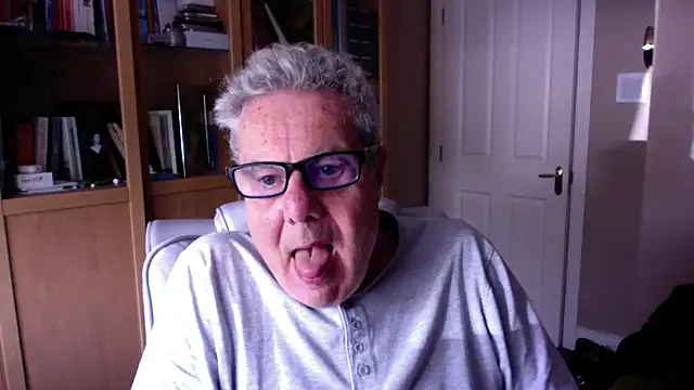 Snapshot of Oldpistolpete chatting on April 26, 2026, 10:34 am Oldpistolpete online show from April 26, 2026, 10:34 am