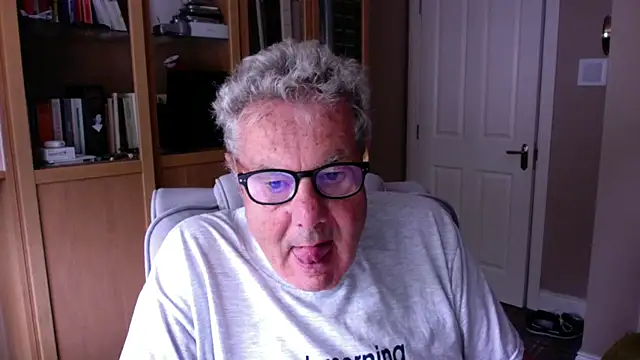 Snapshot of Oldpistolpete chatting on July 21, 2026, 9:10 am Oldpistolpete online show from July 21, 2026, 9:10 am