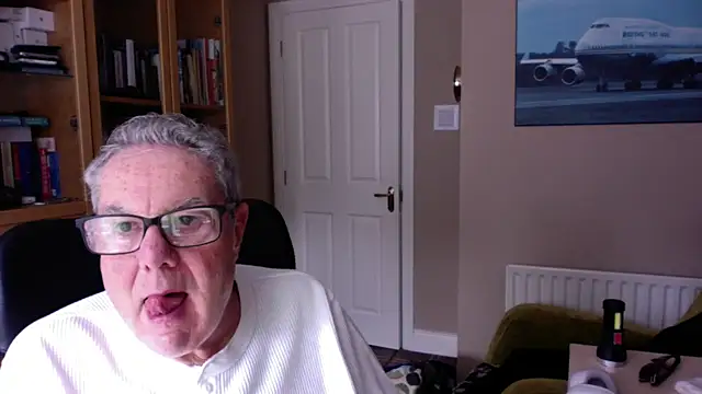 Snapshot of Oldpistolpete chatting on December 26, 2024, 12:05 pm Oldpistolpete online show from December 26, 2024, 12:05 pm