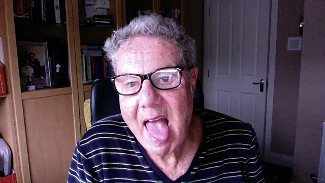 Snapshot of Oldpistolpete chatting on February 11, 2025, 10:25 am Oldpistolpete online show from February 11, 2025, 10:25 am