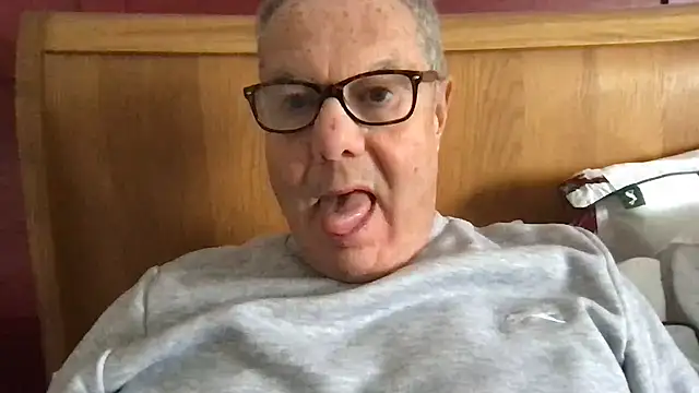 Snapshot of Oldpistolpete chatting on March 13, 2025, 2:33 pm Oldpistolpete online show from March 13, 2025, 2:33 pm