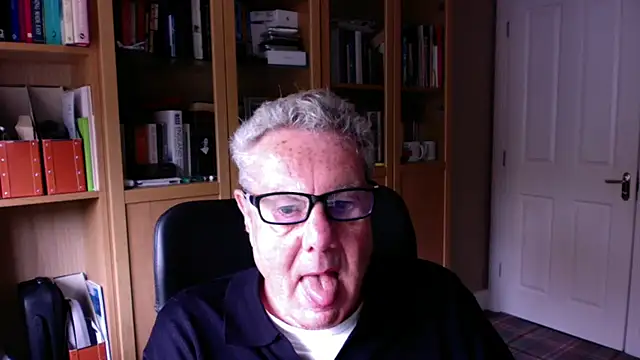 Snapshot of Oldpistolpete chatting on October 2, 2025, 9:12 am Oldpistolpete online show from October 2, 2025, 9:12 am