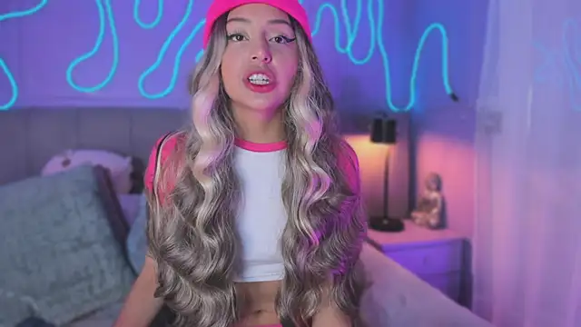 Snapshot of Sofly_s chatting on November 18, 2025, 12:30 pm Sofly s online show from November 18, 2025, 12:30 pm