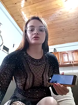 Emmacut online show from September 24, 2025, 1:06 pm