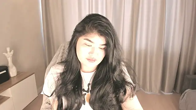Snapshot of mia_lui chatting on July 22, 2026, 4:36 am mia lui online show from July 22, 2026, 4:36 am