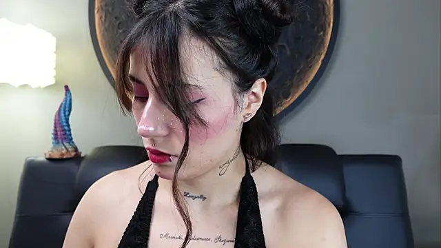 miss sharlotte18 online show from April 3, 2026, 11:05 am