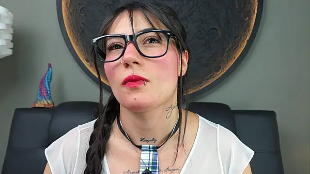 Snapshot of miss_sharlotte18 chatting on November 13, 2025, 6:12 pm miss sharlotte18 online show from November 13, 2025, 6:12 pm