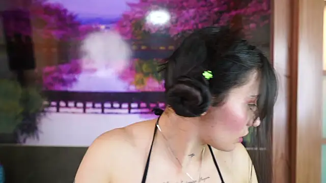 Snapshot of miss_sharlotte18 chatting on December 5, 2025, 6:06 pm miss sharlotte18 online show from December 5, 2025, 6:06 pm