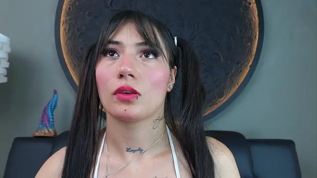 Snapshot of miss_sharlotte18 chatting on December 17, 2025, 6:13 pm miss sharlotte18 online show from December 17, 2025, 6:13 pm