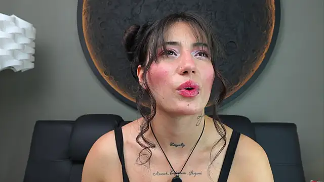 Snapshot of miss_sharlotte18 chatting on October 2, 2025, 6:11 pm miss sharlotte18 online show from October 2, 2025, 6:11 pm