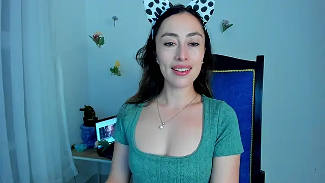 Snapshot of Amatiista chatting on February 19, 2025, 10:45 am Amatiista online show from February 19, 2025, 10:45 am
