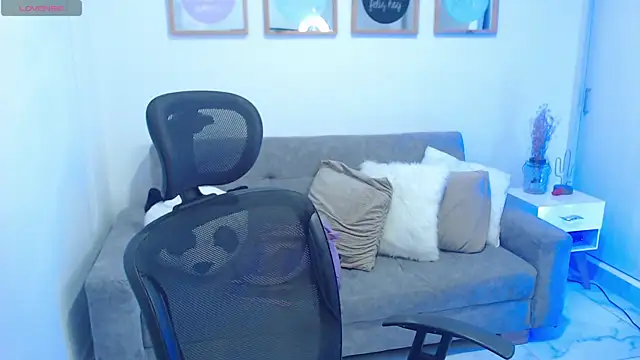 annylouis online show from September 21, 2025, 7:19 pm