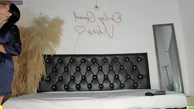 Bianka olivetto021 online show from September 19, 2025, 1:53 am