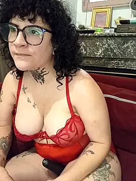 Snapshot of callmelouve chatting on December 19, 2025, 6:10 pm callmelouve online show from December 19, 2025, 6:10 pm