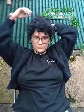 Snapshot of callmelouve chatting on September 29, 2025, 5:07 pm callmelouve online show from September 29, 2025, 5:07 pm