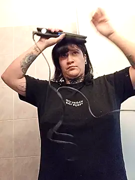 Snapshot of callmelouve chatting on November 28, 2025, 10:37 am callmelouve online show from November 28, 2025, 10:37 am