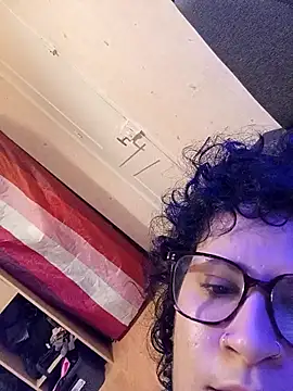 Snapshot of callmelouve chatting on September 20, 2025, 8:25 pm callmelouve online show from September 20, 2025, 8:25 pm