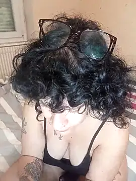 Snapshot of callmelouve chatting on November 5, 2025, 1:36 pm callmelouve online show from November 5, 2025, 1:36 pm