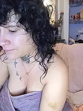 Snapshot of callmelouve chatting on October 2, 2025, 7:45 am callmelouve online show from October 2, 2025, 7:45 am