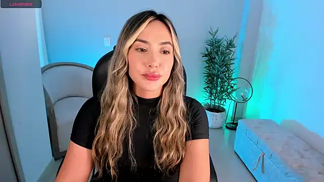 NiaBennet  online show from October 10, 2025, 9:37 pm