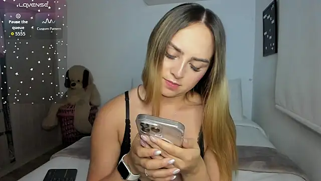 sophi mooreno online show from February 1, 2026, 2:32 am