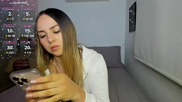 Snapshot of sophi_mooreno chatting on June 11, 2026, 12:54 am sophi mooreno online show from June 11, 2026, 12:54 am