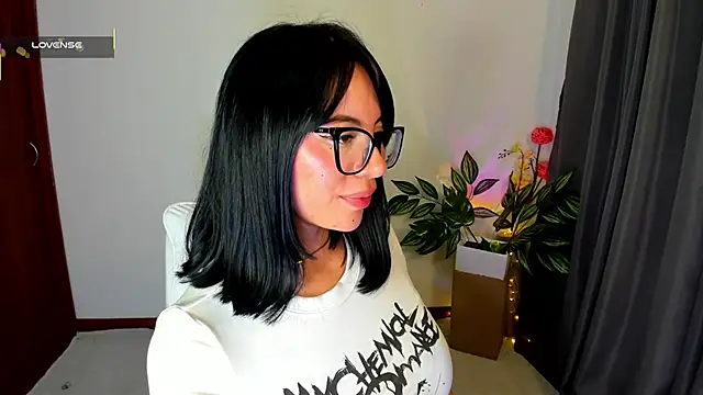 Silvanna-Moree online show from February 16, 2026, 5:11 pm