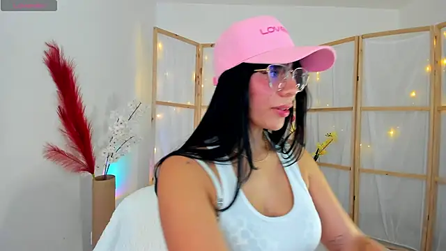 Silvanna-Moree online show from September 9, 2025, 5:33 pm