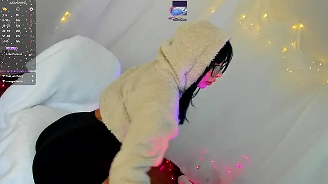 Silvanna-Moree online show from January 22, 2025, 9:21 pm