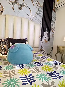 mollieblue69 online show from May 10, 2026, 1:04 pm