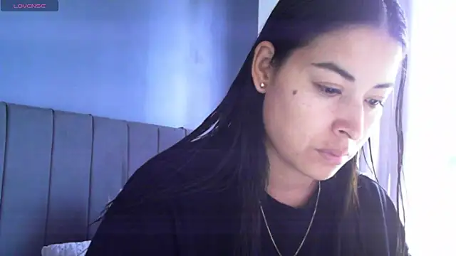 Snapshot of Sweet-Angie chatting on May 9, 2026, 1:36 pm Sweet-Angie online show from May 9, 2026, 1:36 pm